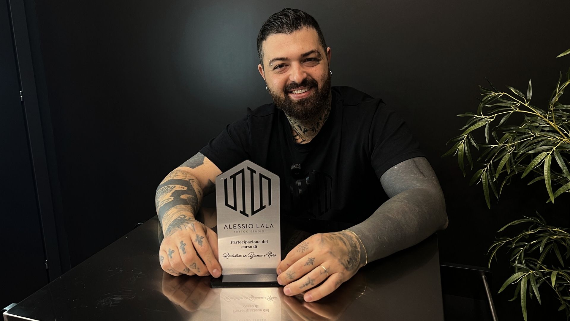 certificato in plexiglas di partecipazione al corso di tatuaggio realistico Alessio Lala