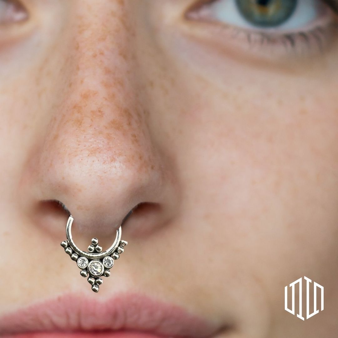 Piercing naso semptum circular con cristalli Swarovski a vite 042 - immagine 2