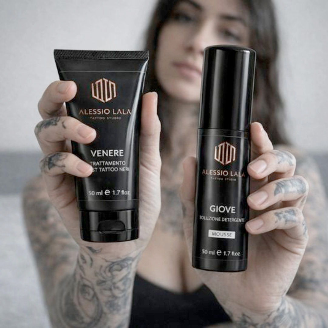 Kit Cura Tatuaggio Professionale – Crema Post Tattoo e Mousse Detergente | Protezione Colore e Guarigione Alessio Lala